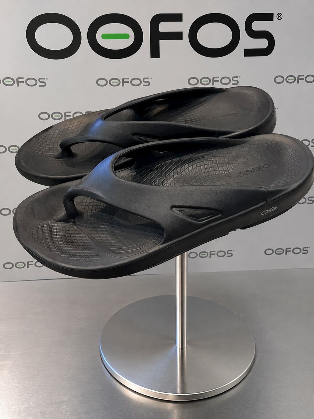 OOFOS OOriginal Sport Black Recovery Thong Sandals Men’s US 13